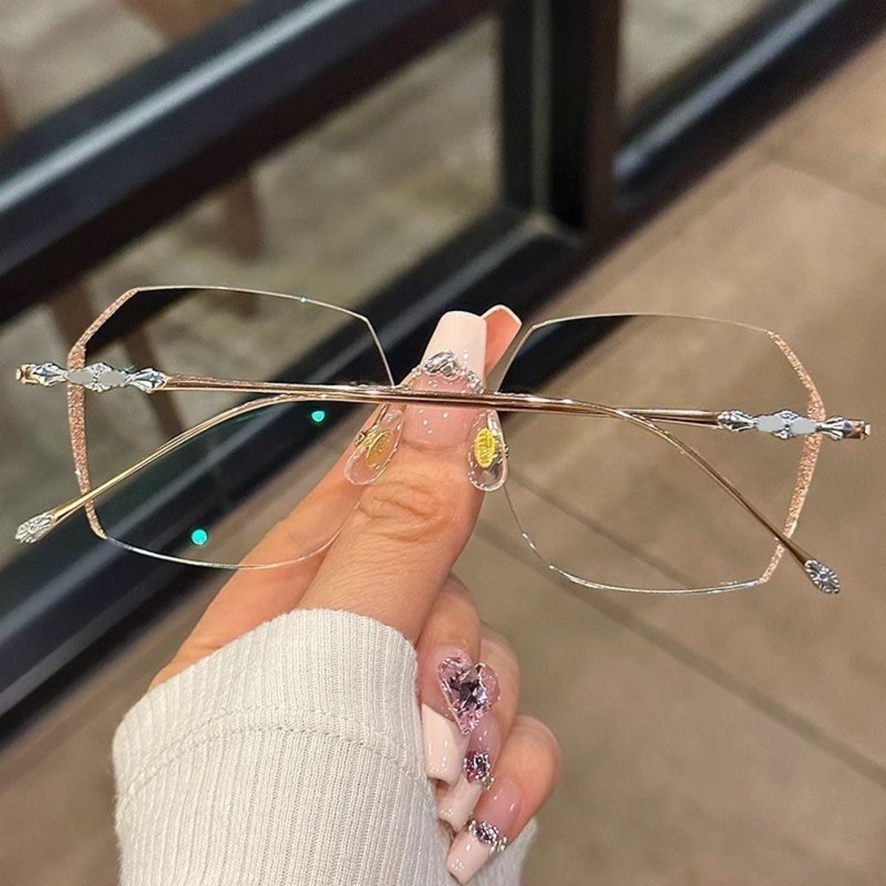 Chic Women's Gold Frame Glasses